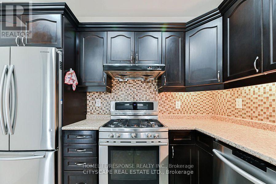 553 Pharo Point, Milton, ON - Indoor Photo Showing Kitchen