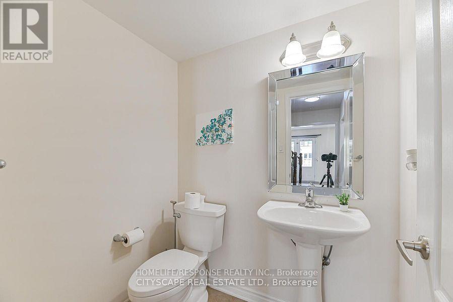 553 Pharo Point, Milton, ON - Indoor Photo Showing Bathroom