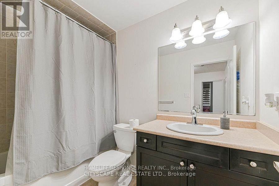 553 Pharo Point, Milton, ON - Indoor Photo Showing Bathroom