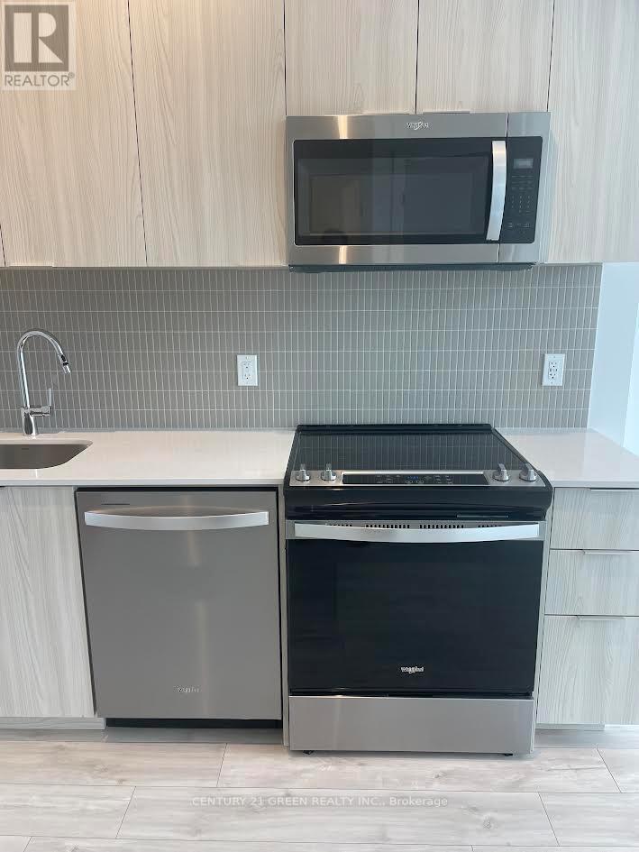 D810 - 720 Whitlock Avenue, Milton, ON - Indoor Photo Showing Kitchen