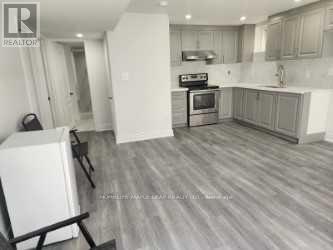 8 Benhurst Crescent, Brampton, ON - Indoor Photo Showing Kitchen With Upgraded Kitchen