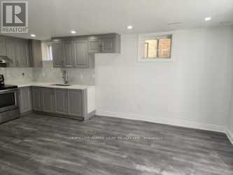 8 Benhurst Crescent, Brampton, ON - Indoor Photo Showing Kitchen