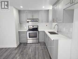 8 Benhurst Crescent, Brampton, ON - Indoor Photo Showing Kitchen With Stainless Steel Kitchen With Double Sink With Upgraded Kitchen