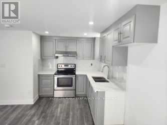 8 Benhurst Crescent, Brampton, ON - Indoor Photo Showing Kitchen With Stainless Steel Kitchen With Double Sink With Upgraded Kitchen