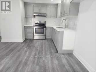 8 Benhurst Crescent, Brampton, ON - Indoor Photo Showing Kitchen