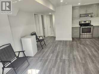 8 Benhurst Crescent, Brampton, ON - Indoor Photo Showing Kitchen