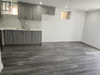 8 Benhurst Crescent, Brampton, ON - Indoor Photo Showing Kitchen