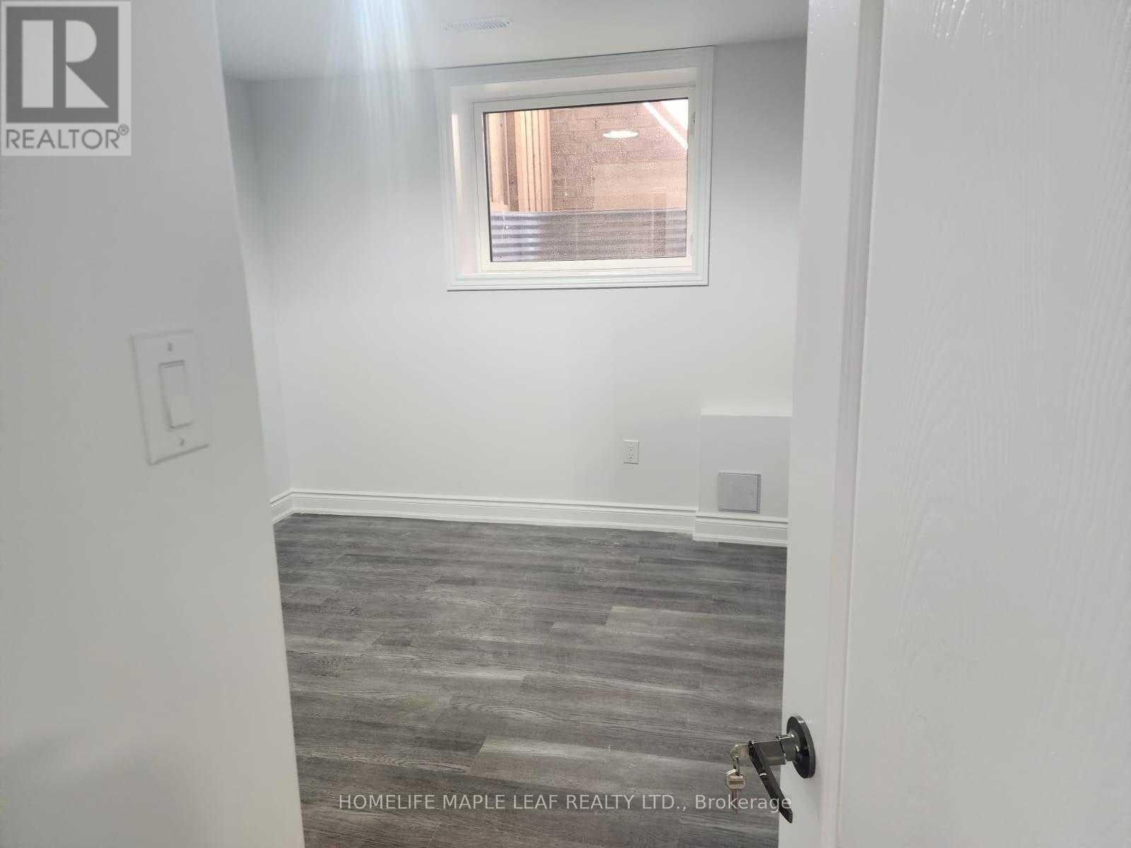 8 Benhurst Crescent, Brampton, ON - Indoor Photo Showing Other Room