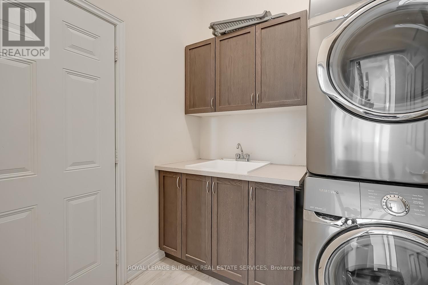 3124 Velebit Park Boulevard, Burlington, ON - Indoor Photo Showing Laundry Room
