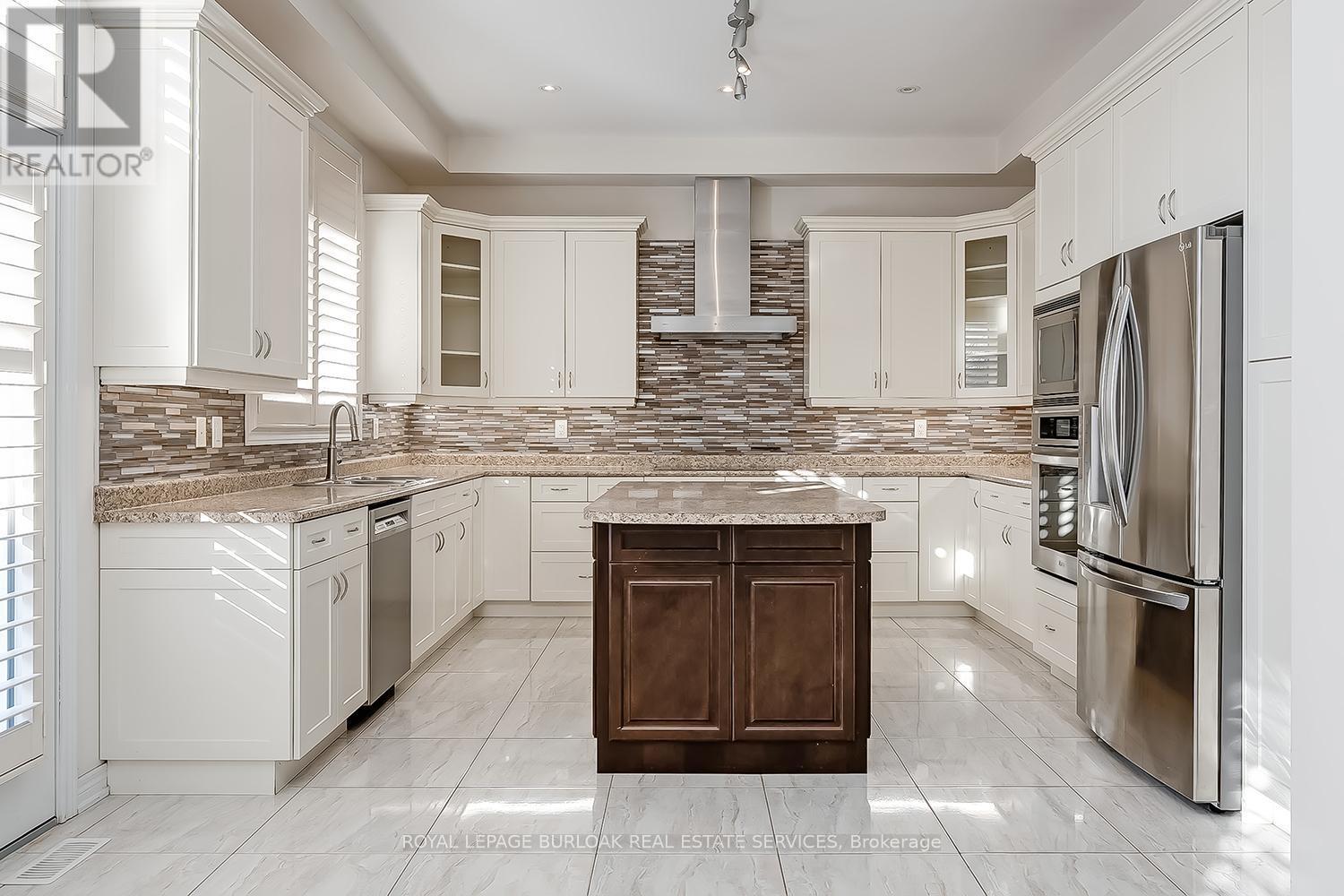 3124 Velebit Park Boulevard, Burlington, ON - Indoor Photo Showing Kitchen With Upgraded Kitchen
