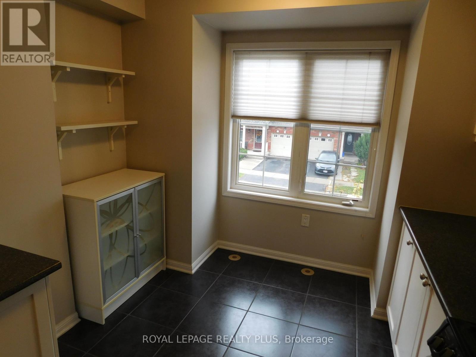 575 Speyer Circle, Milton, ON - Indoor Photo Showing Other Room