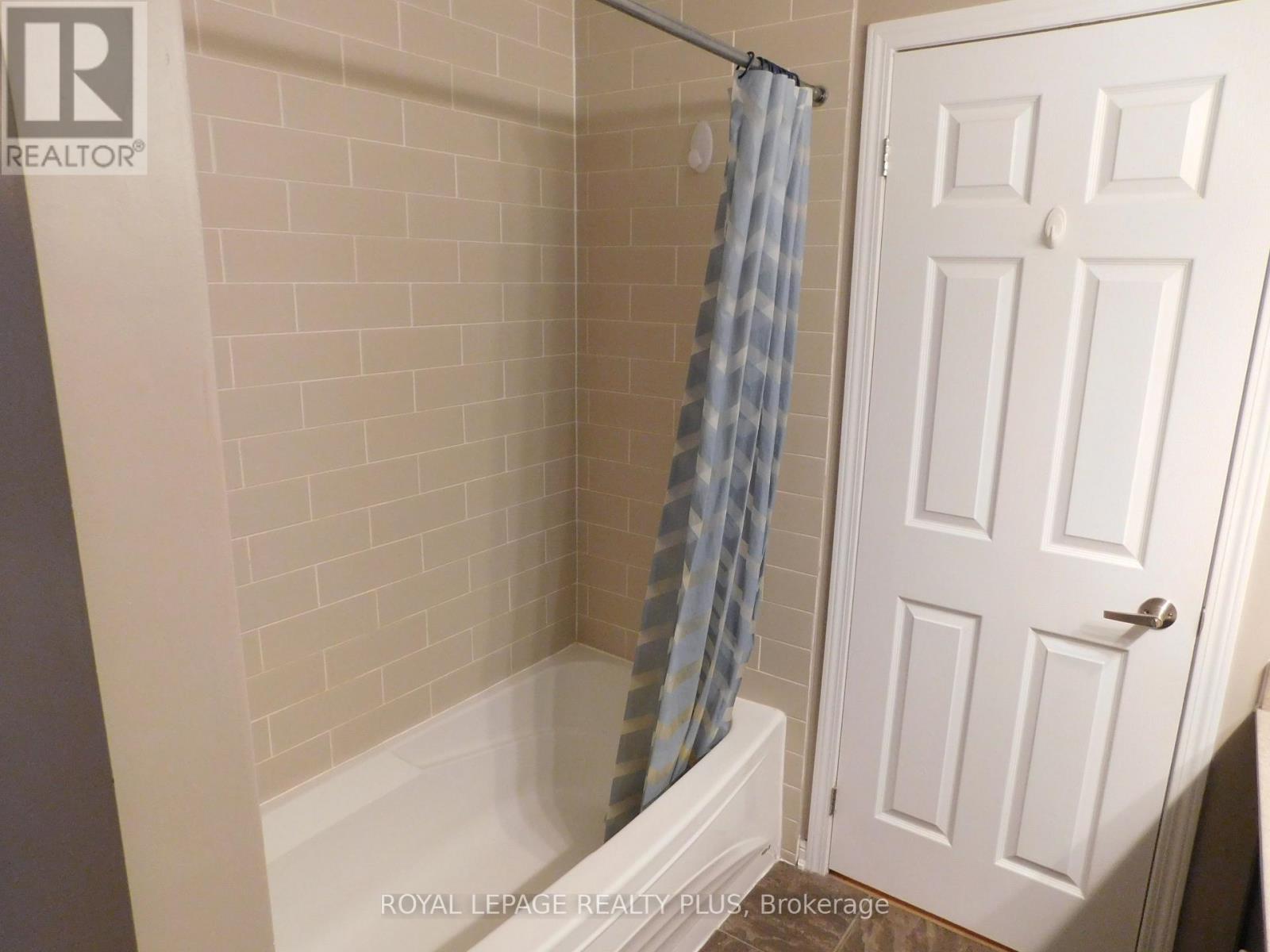 575 Speyer Circle, Milton, ON - Indoor Photo Showing Bathroom