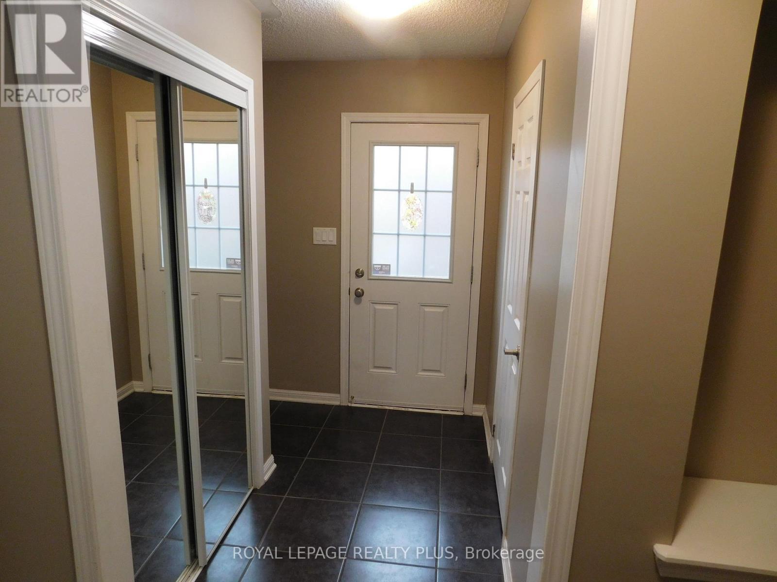 575 Speyer Circle, Milton, ON - Indoor Photo Showing Other Room