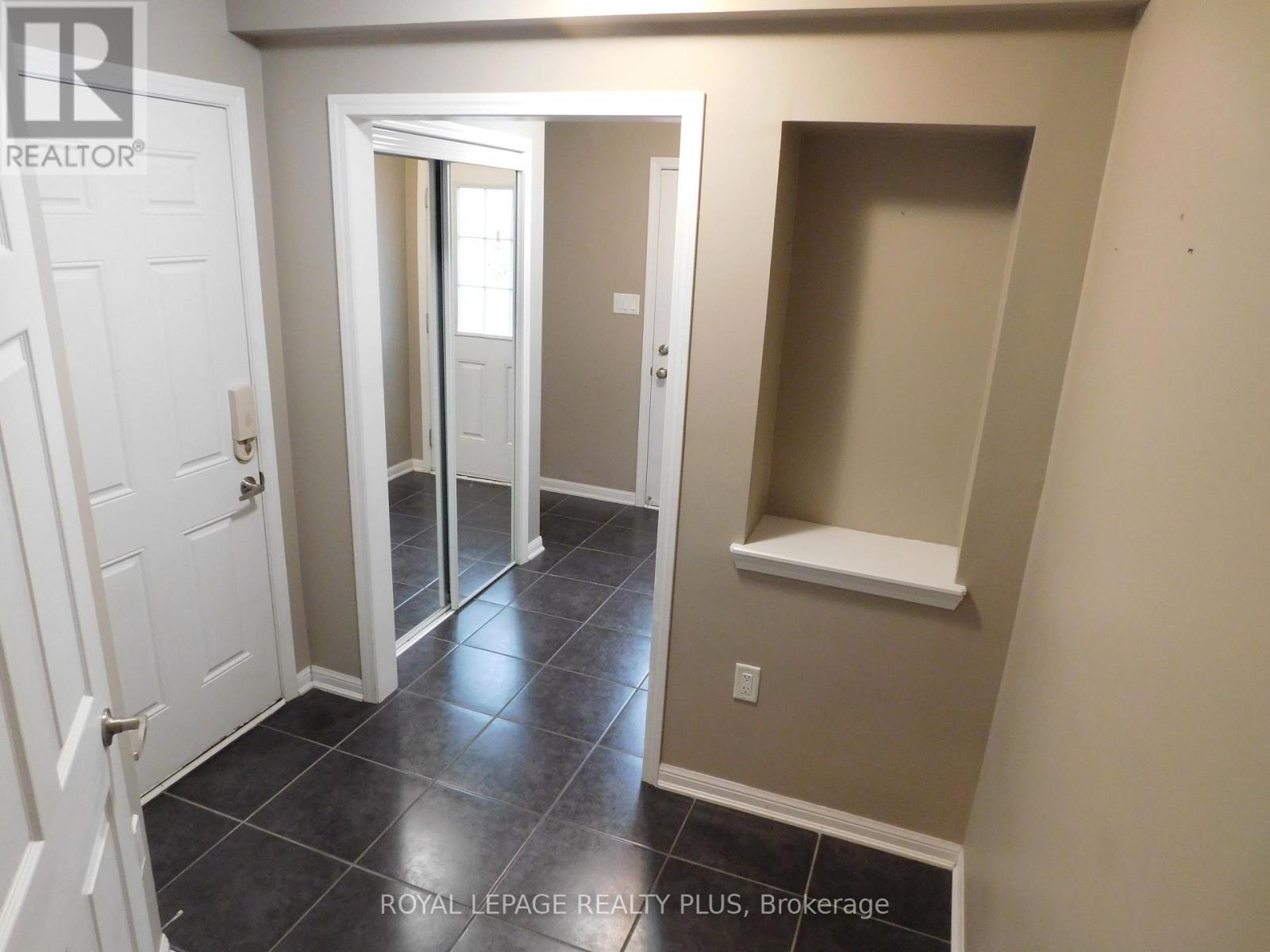 575 Speyer Circle, Milton, ON - Indoor Photo Showing Other Room