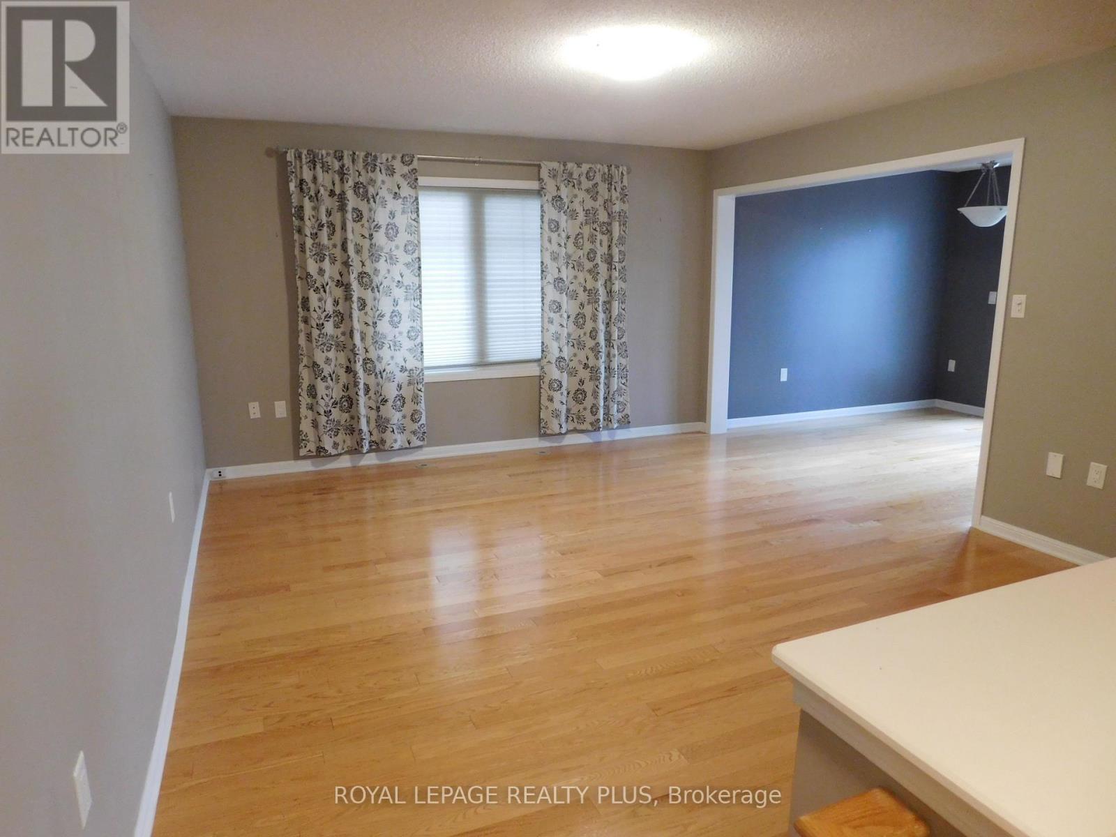 575 Speyer Circle, Milton, ON - Indoor Photo Showing Other Room