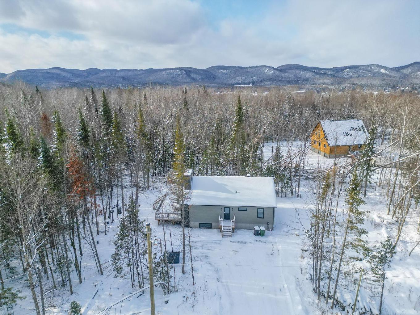 Aerial photo - 215 Ch. Des Chênes, Amherst, QC - Outdoor With View