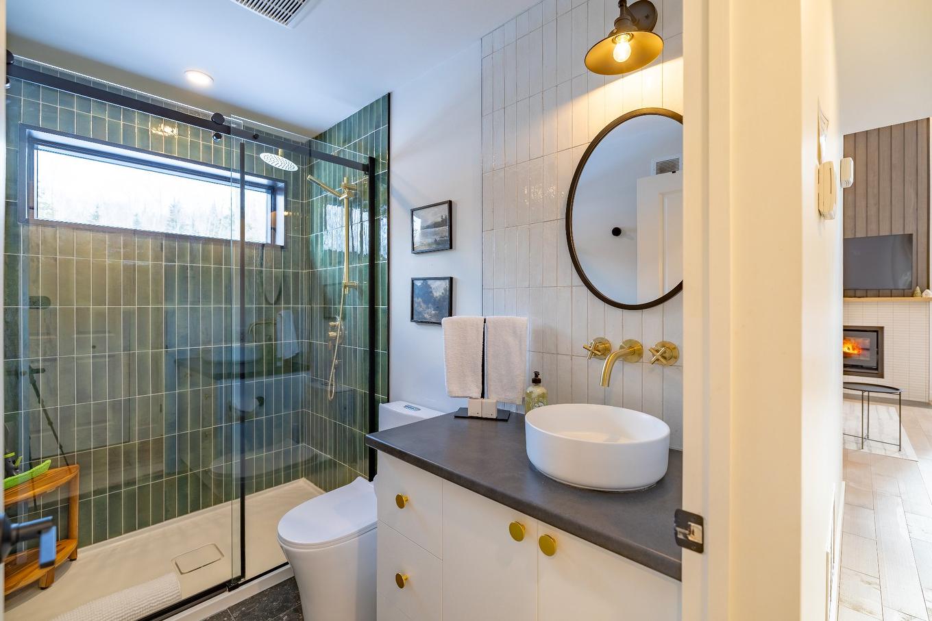 Aerial photo - 215 Ch. Des Chênes, Amherst, QC - Indoor Photo Showing Bathroom