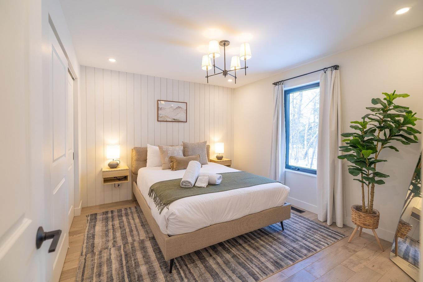 Aerial photo - 215 Ch. Des Chênes, Amherst, QC - Indoor Photo Showing Bedroom