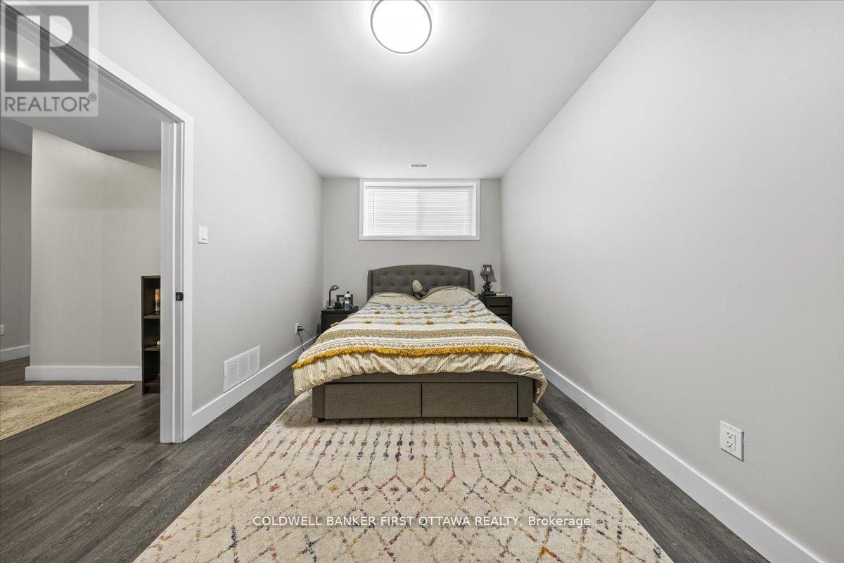 A/B - 22 Inverkip Avenue, Ottawa, ON - Indoor Photo Showing Bedroom