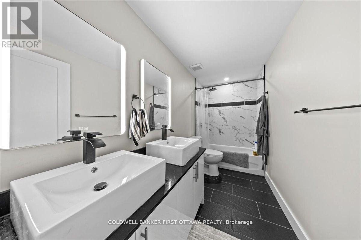 A/B - 22 Inverkip Avenue, Ottawa, ON - Indoor Photo Showing Bathroom