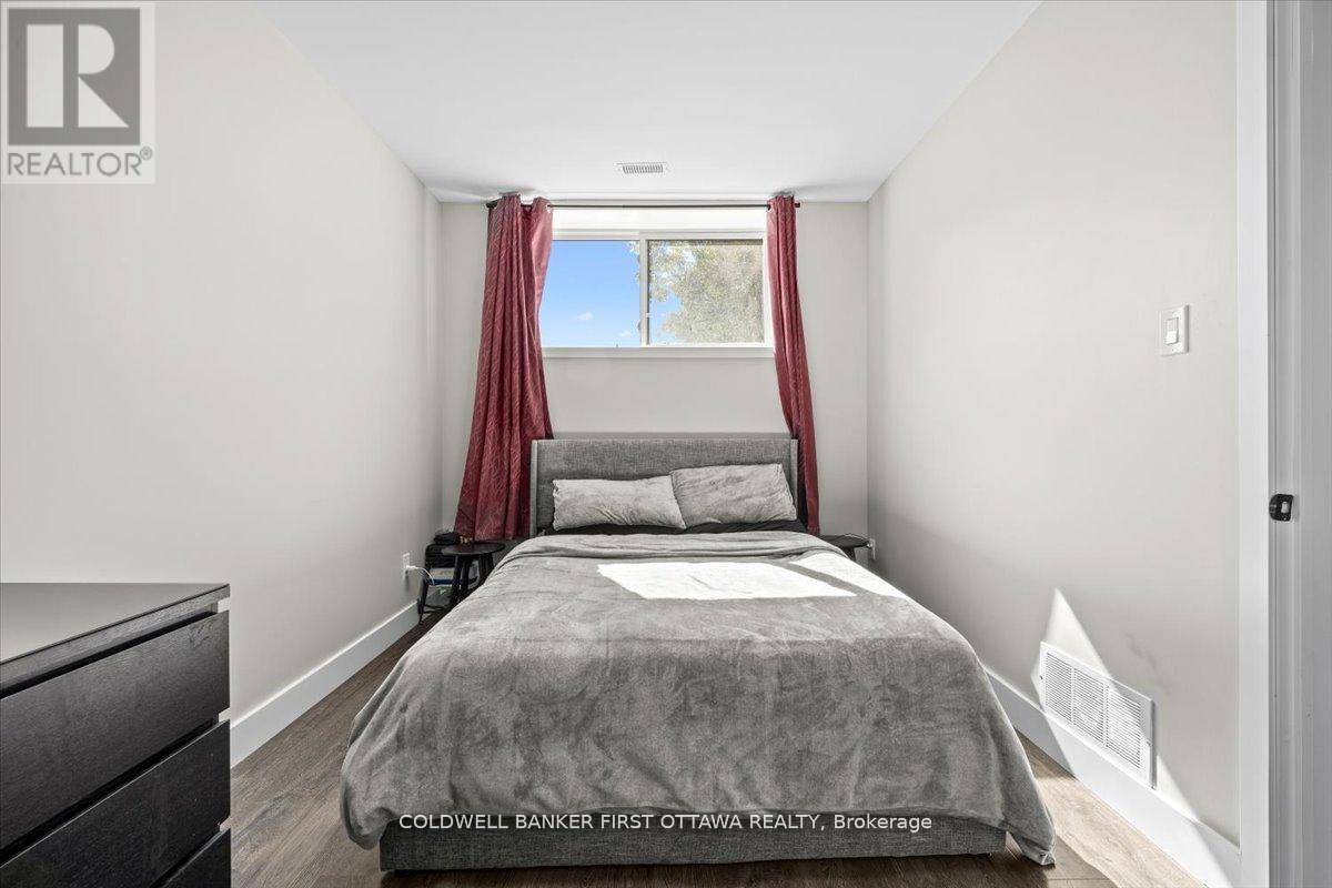 A/B - 22 Inverkip Avenue, Ottawa, ON - Indoor Photo Showing Bedroom
