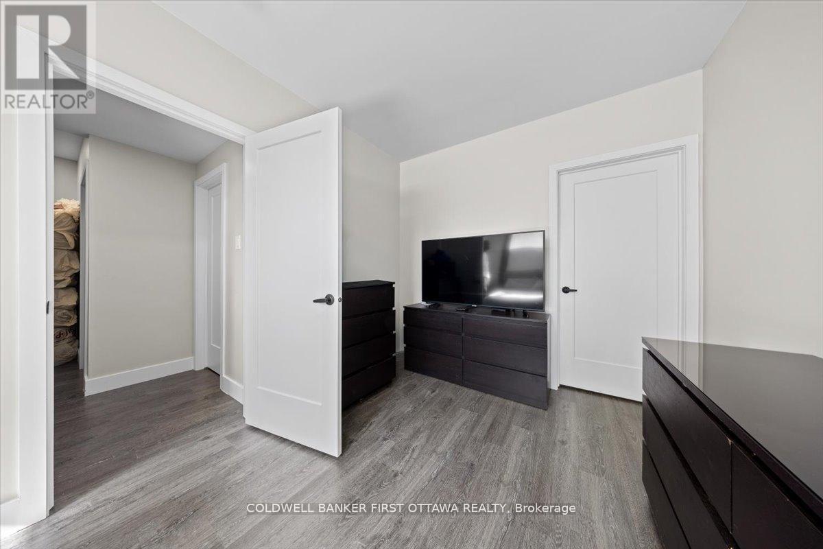 A/B - 22 Inverkip Avenue, Ottawa, ON - Indoor