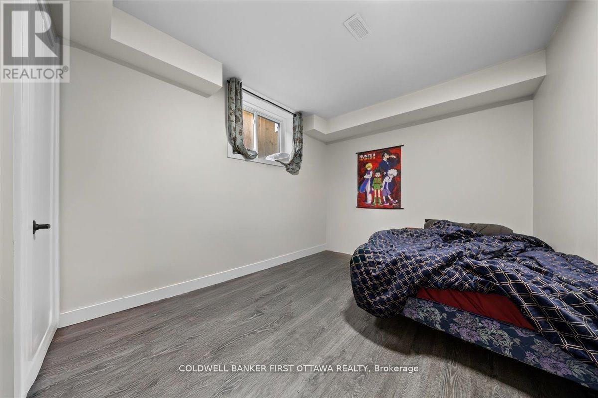A/B - 22 Inverkip Avenue, Ottawa, ON - Indoor Photo Showing Bedroom