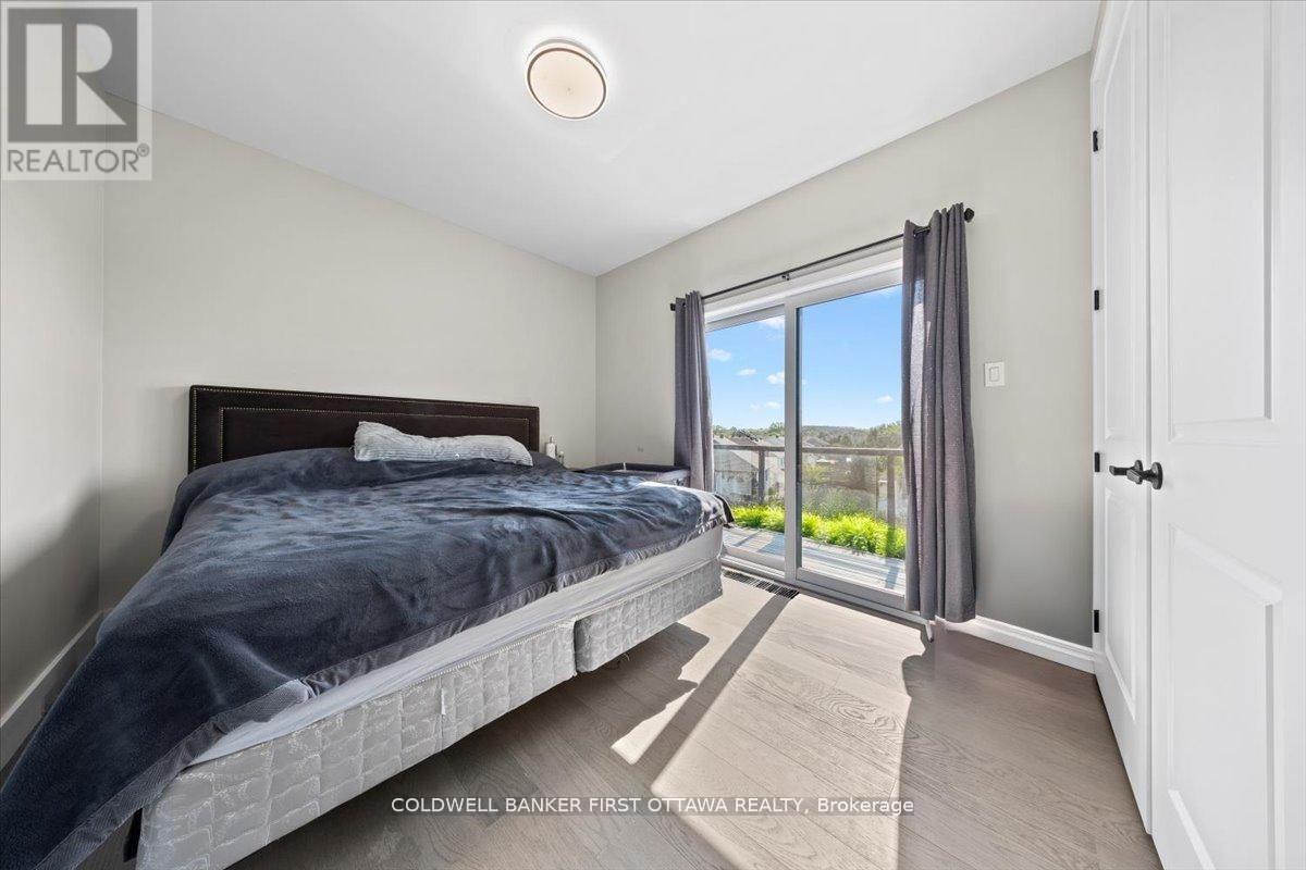 A/B - 22 Inverkip Avenue, Ottawa, ON - Indoor Photo Showing Bedroom