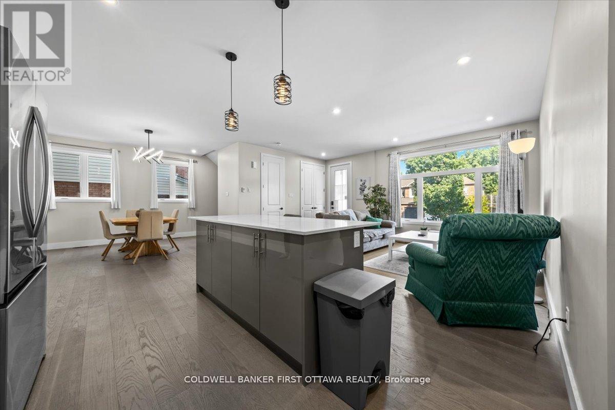 A/B - 22 Inverkip Avenue, Ottawa, ON - Indoor