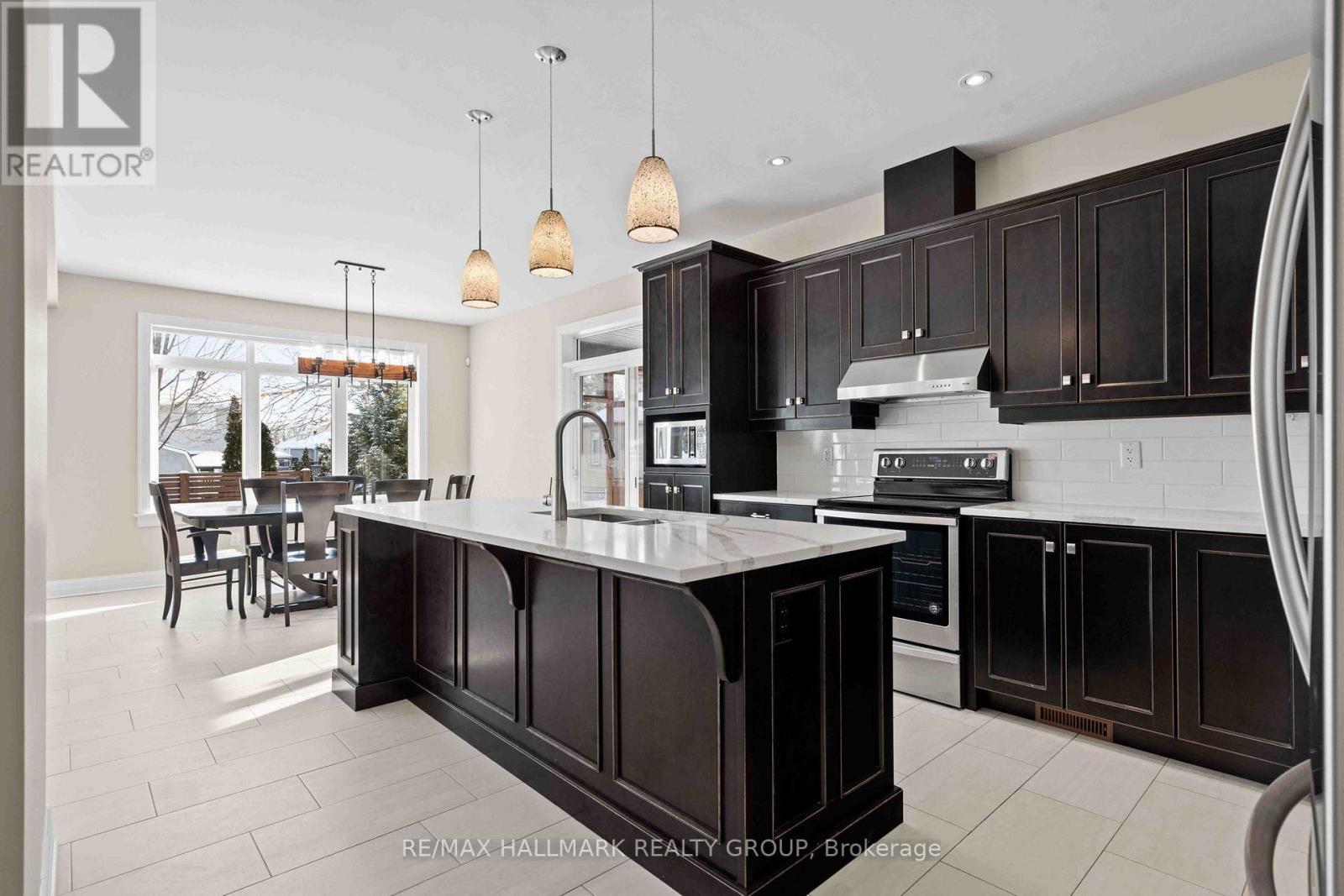 206 Cedarstone Street, Ottawa, ON - Indoor Photo Showing Kitchen With Upgraded Kitchen