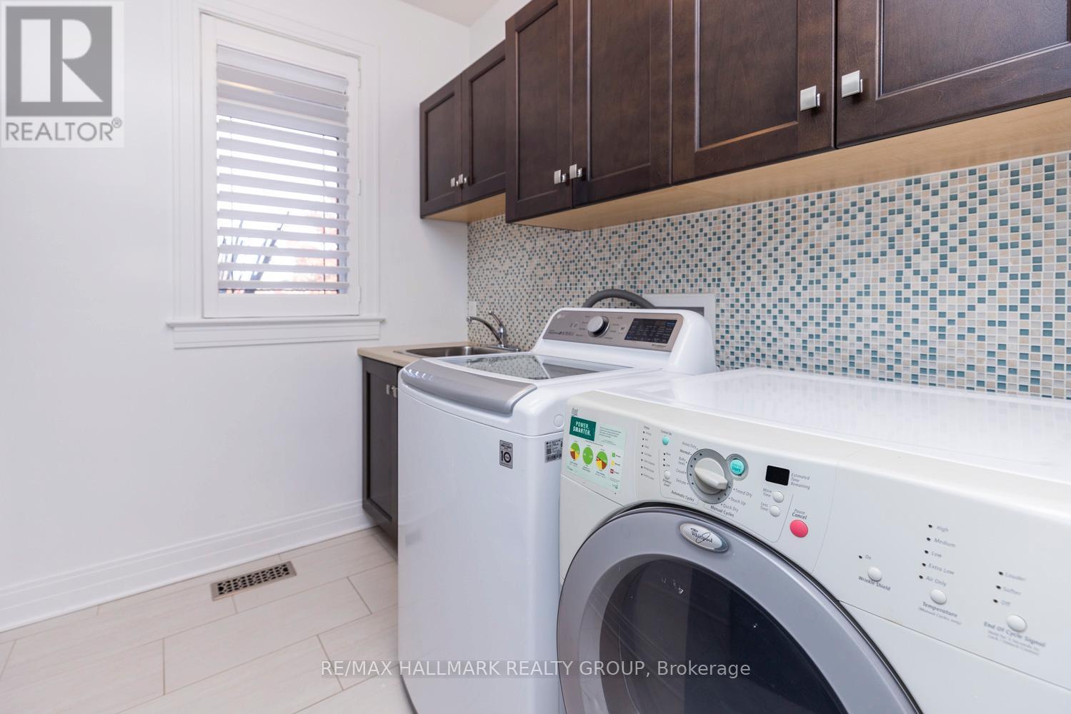 206 Cedarstone Street, Ottawa, ON - Indoor Photo Showing Laundry Room