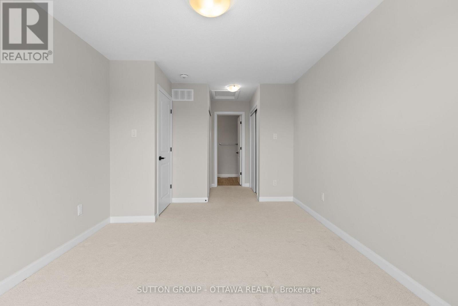 806 Glissade Grove, Ottawa, ON - Indoor Photo Showing Other Room