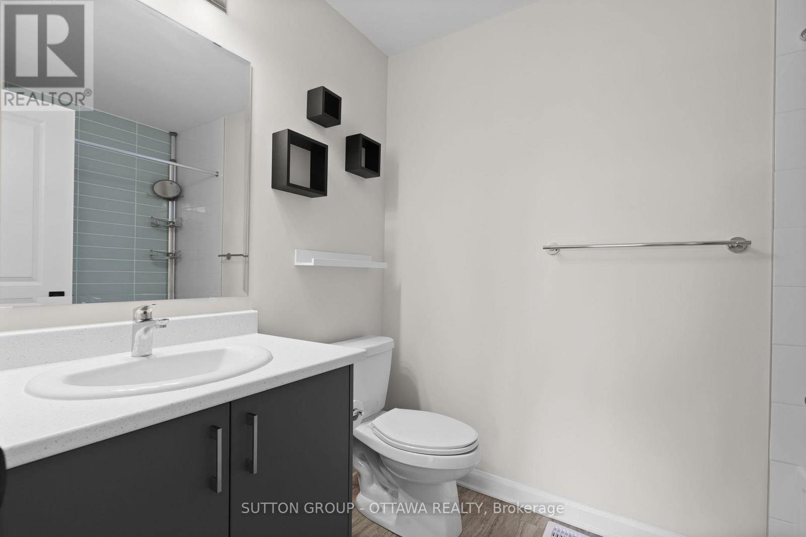 806 Glissade Grove, Ottawa, ON - Indoor Photo Showing Bathroom