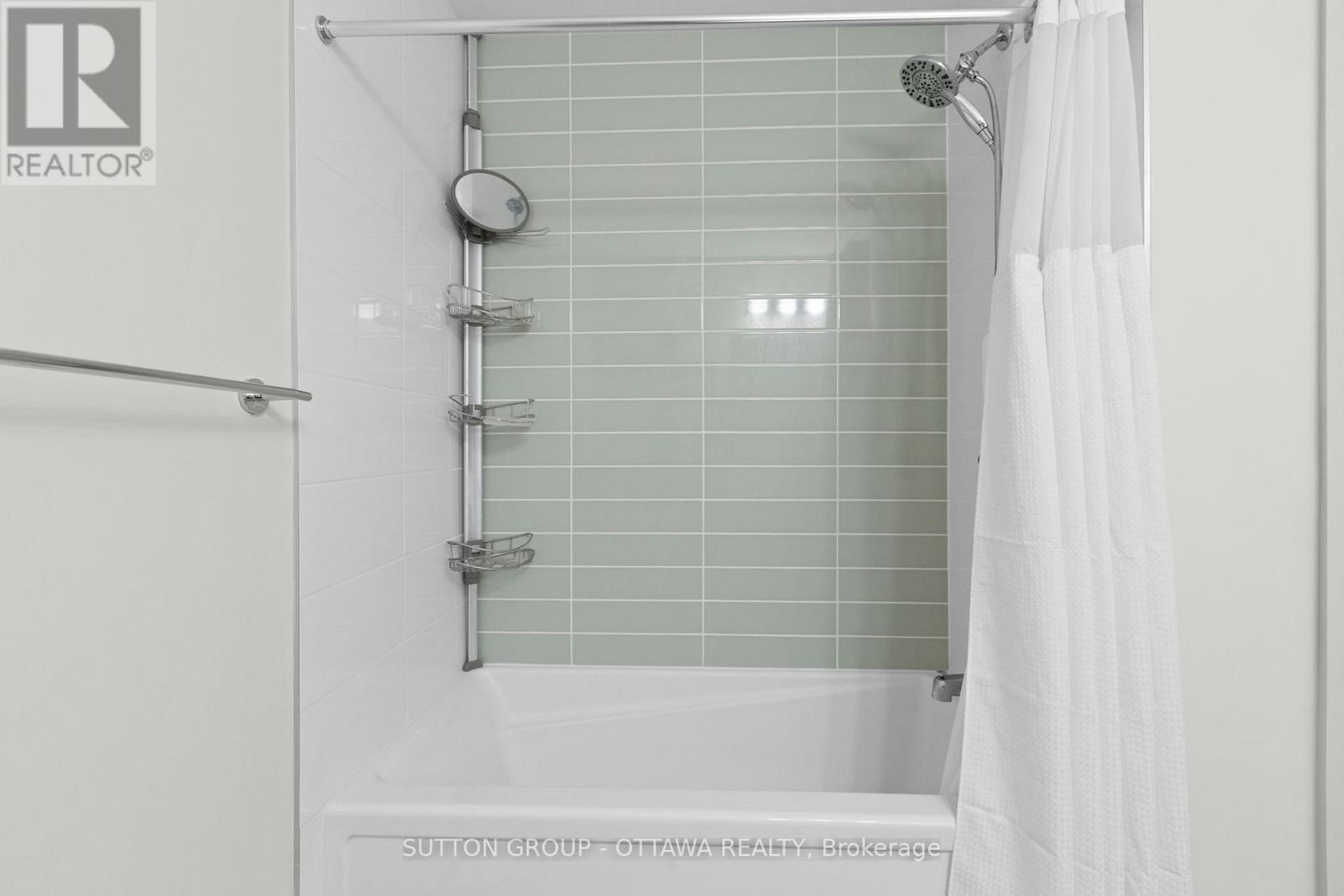 806 Glissade Grove, Ottawa, ON - Photo Showing Bathroom