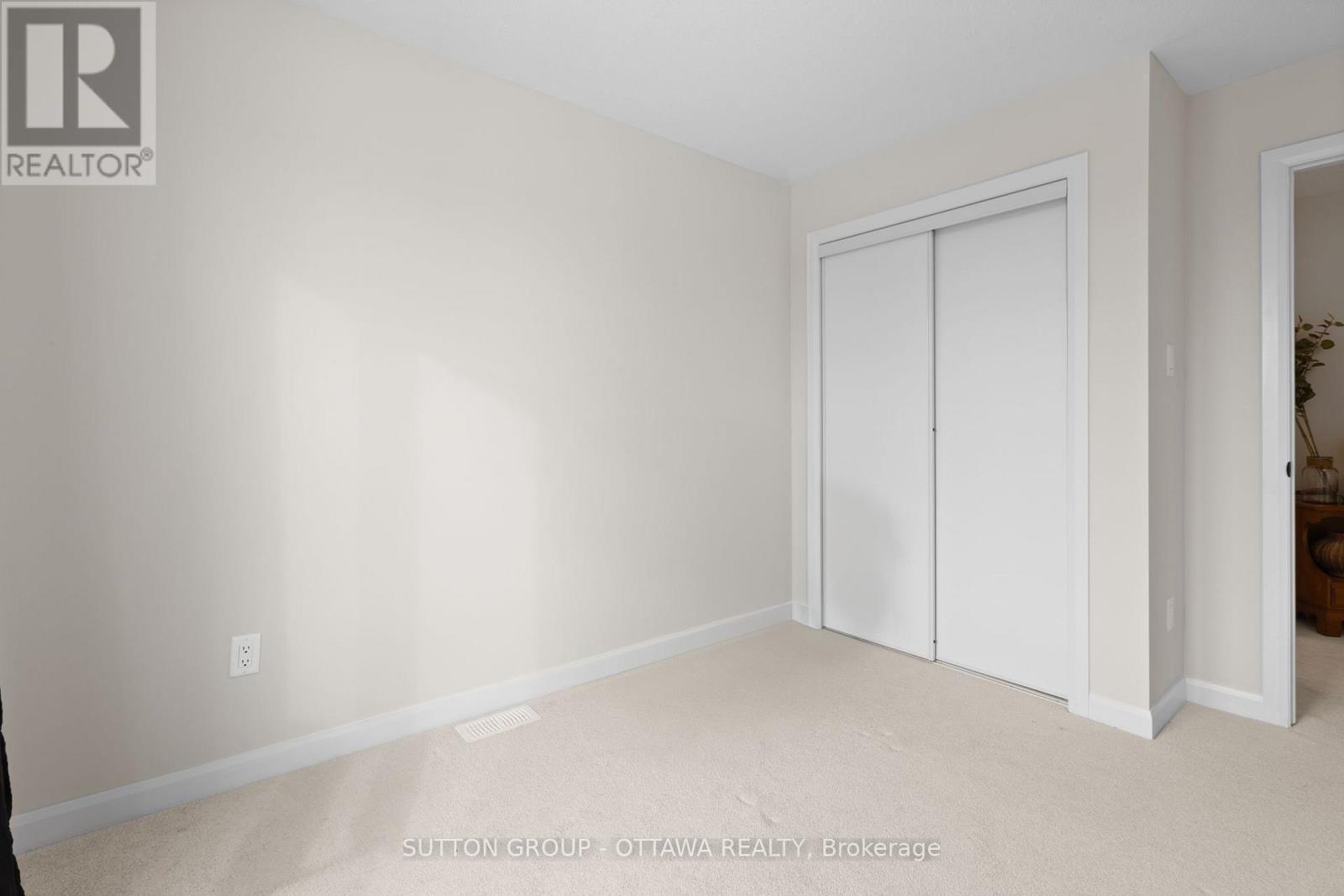 806 Glissade Grove, Ottawa, ON - Indoor Photo Showing Other Room