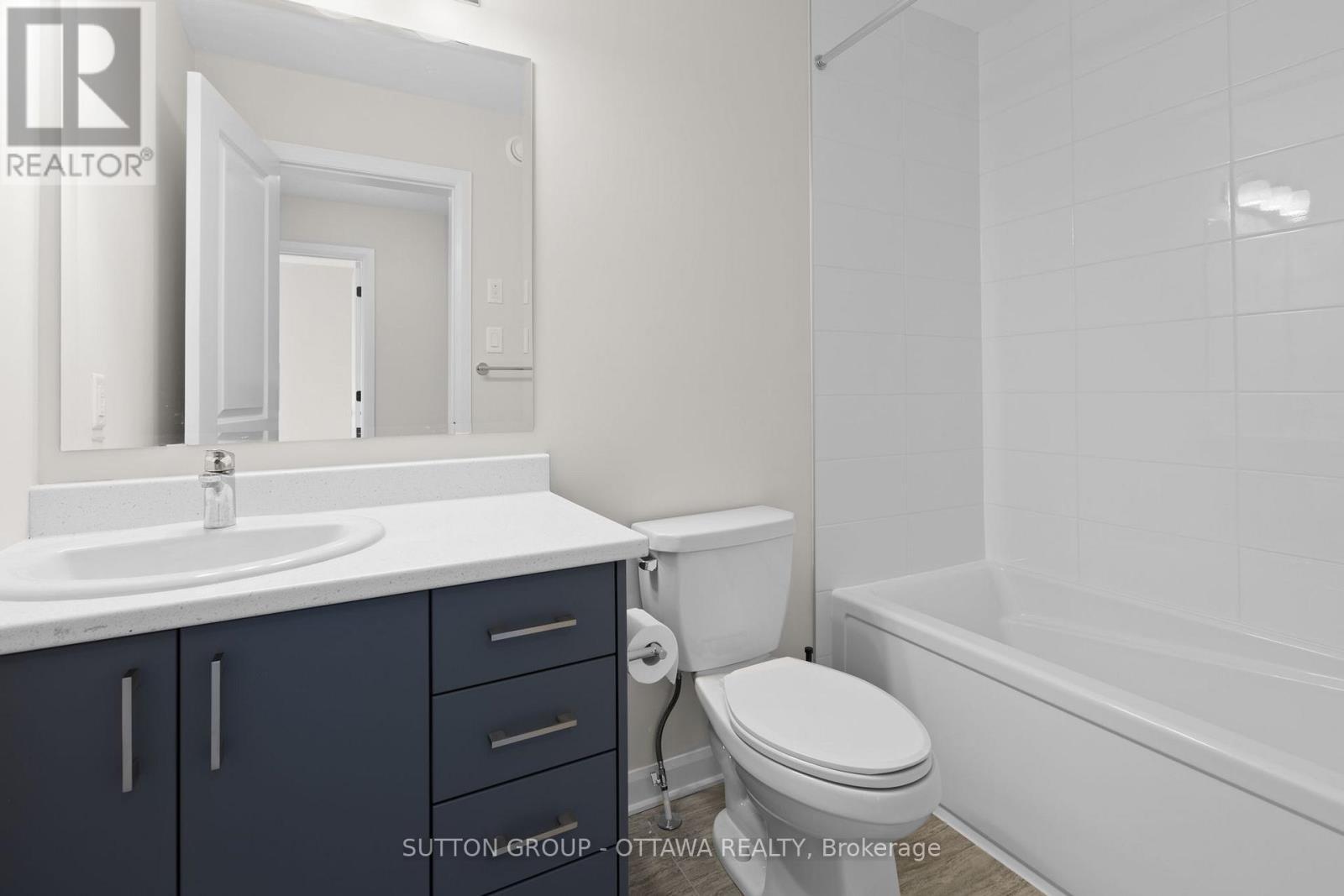 806 Glissade Grove, Ottawa, ON - Indoor Photo Showing Bathroom
