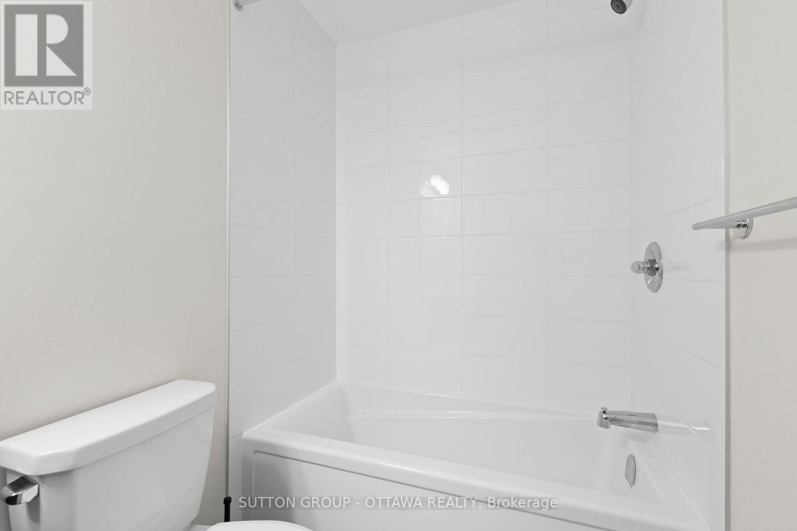 806 Glissade Grove, Ottawa, ON - Indoor Photo Showing Bathroom