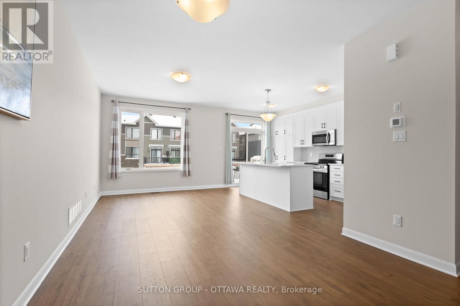 806 Glissade Grove, Ottawa, ON - Indoor