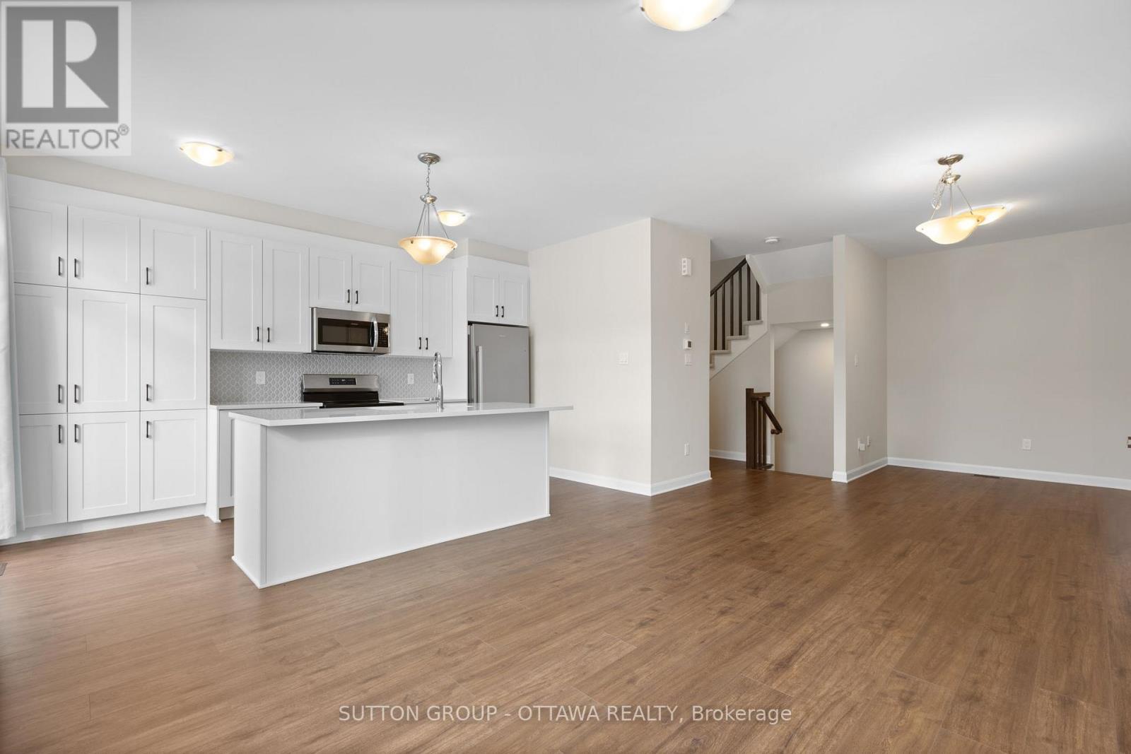 806 Glissade Grove, Ottawa, ON - Indoor Photo Showing Kitchen