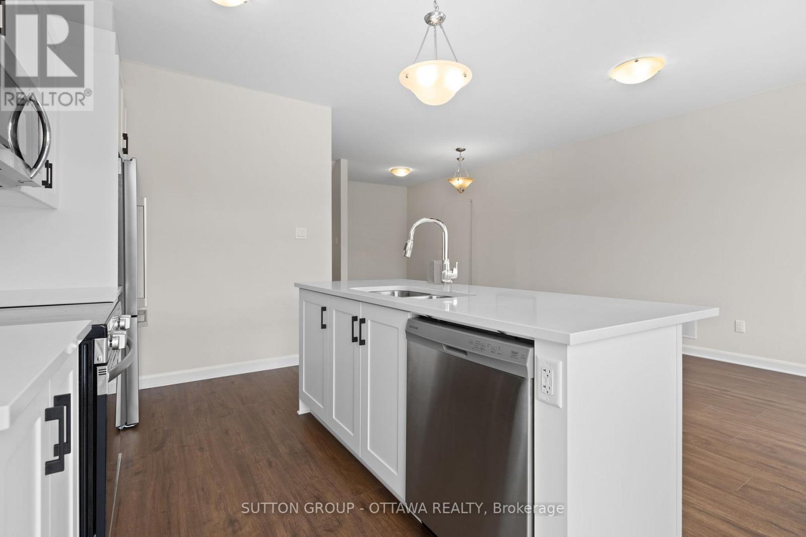 806 Glissade Grove, Ottawa, ON - Indoor Photo Showing Kitchen