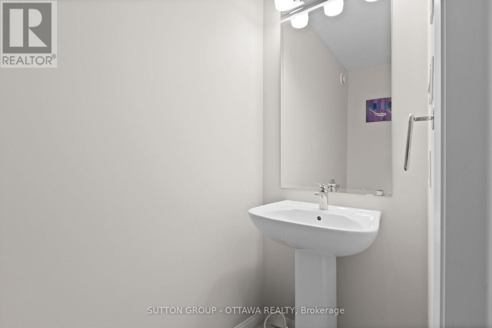 806 Glissade Grove, Ottawa, ON - Indoor Photo Showing Bathroom