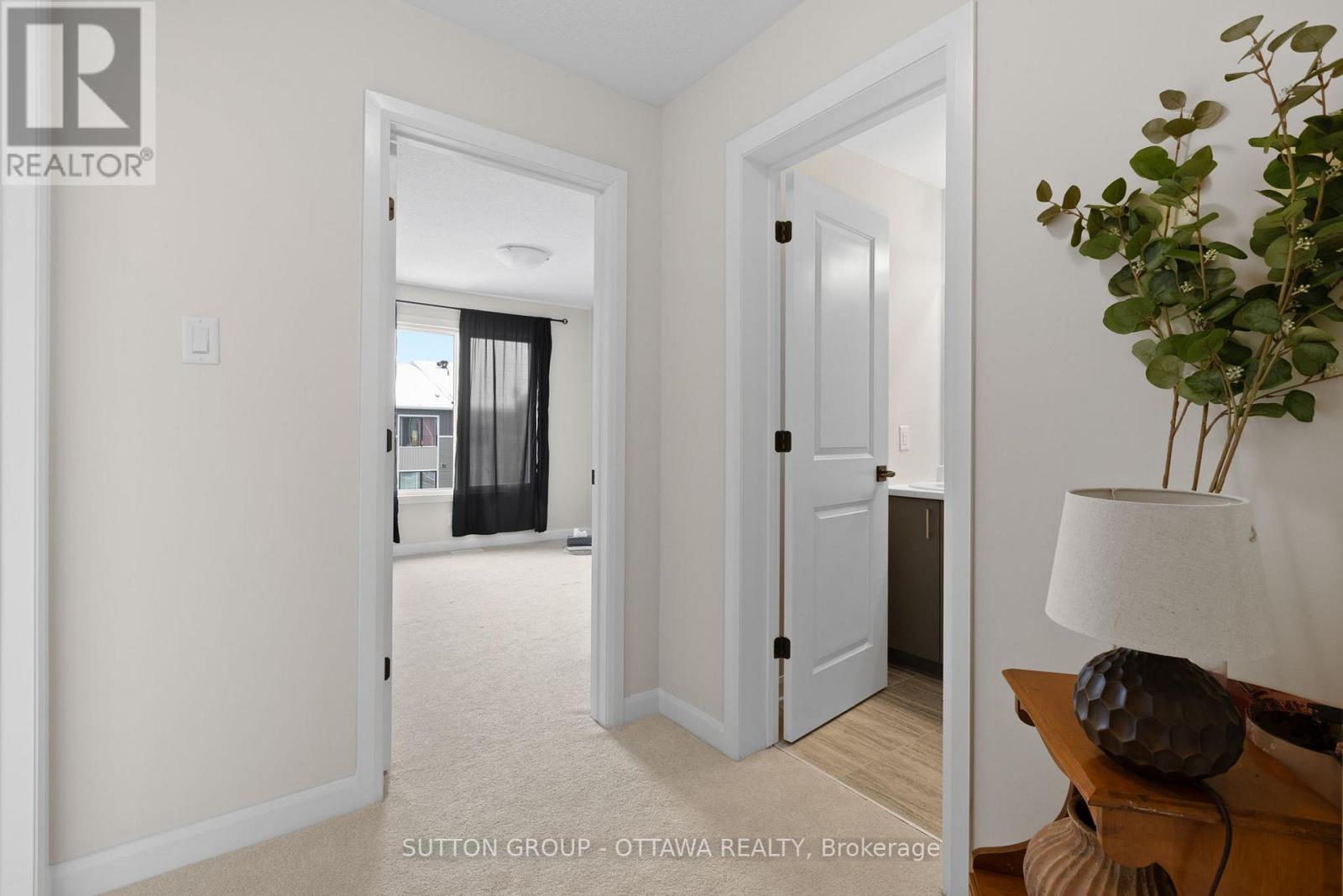 806 Glissade Grove, Ottawa, ON - Indoor Photo Showing Other Room