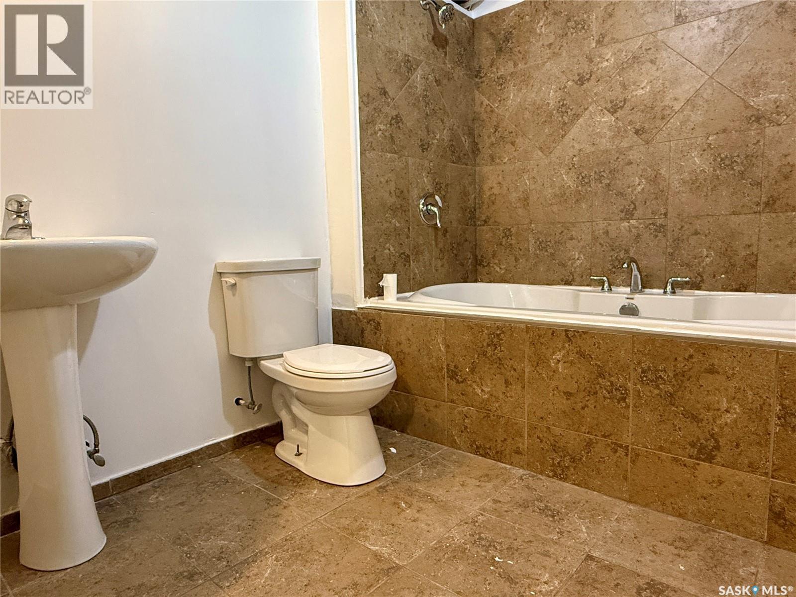 1551 92Nd Street, North Battleford, SK - Indoor Photo Showing Bathroom