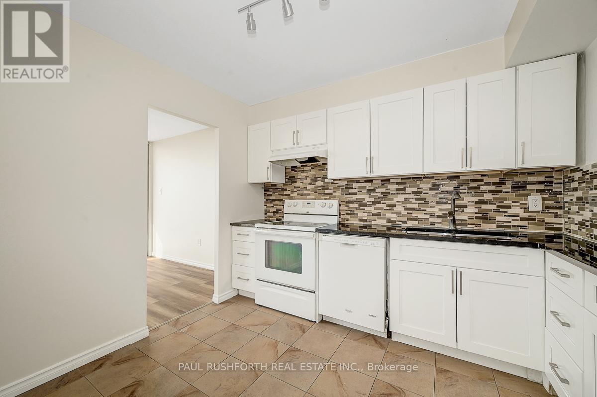 Kitchen - 1605 - 2759 Carousel Crescent, Ottawa, ON - Indoor Photo Showing Kitchen With Double Sink
