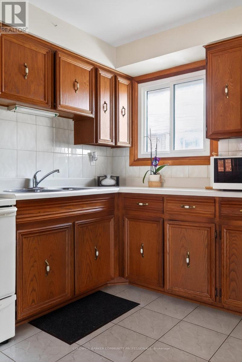 178 Marcella Crescent, Hamilton, ON - Indoor Photo Showing Kitchen With Double Sink