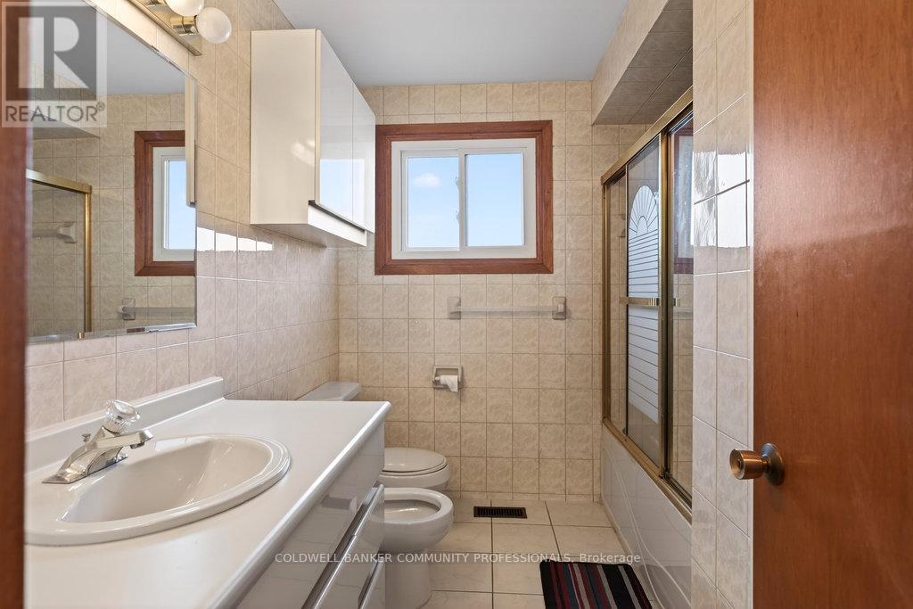 178 Marcella Crescent, Hamilton, ON - Indoor Photo Showing Bathroom