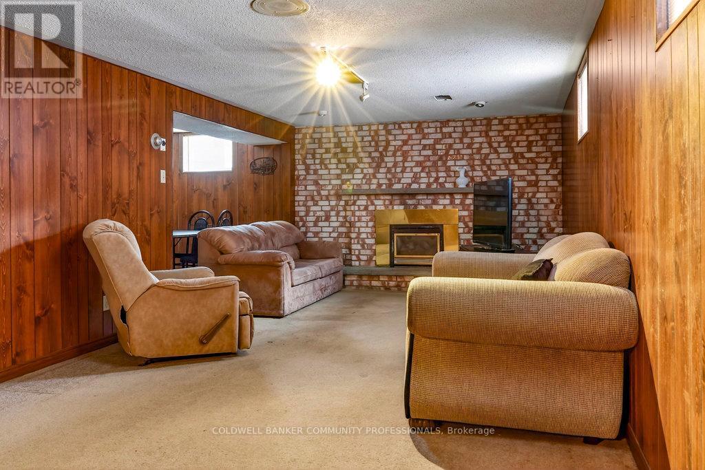 178 Marcella Crescent, Hamilton, ON - Indoor Photo Showing Other Room With Fireplace
