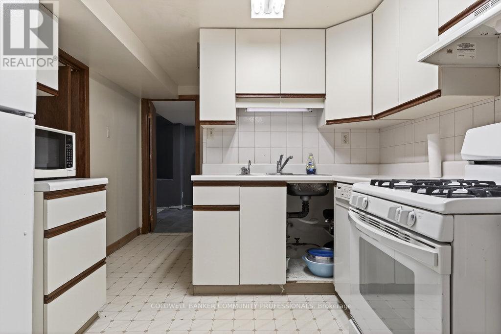 178 Marcella Crescent, Hamilton, ON - Indoor Photo Showing Kitchen