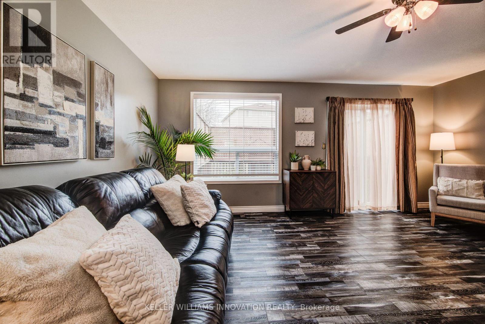 29 Chester Drive, Cambridge, ON - Indoor Photo Showing Living Room