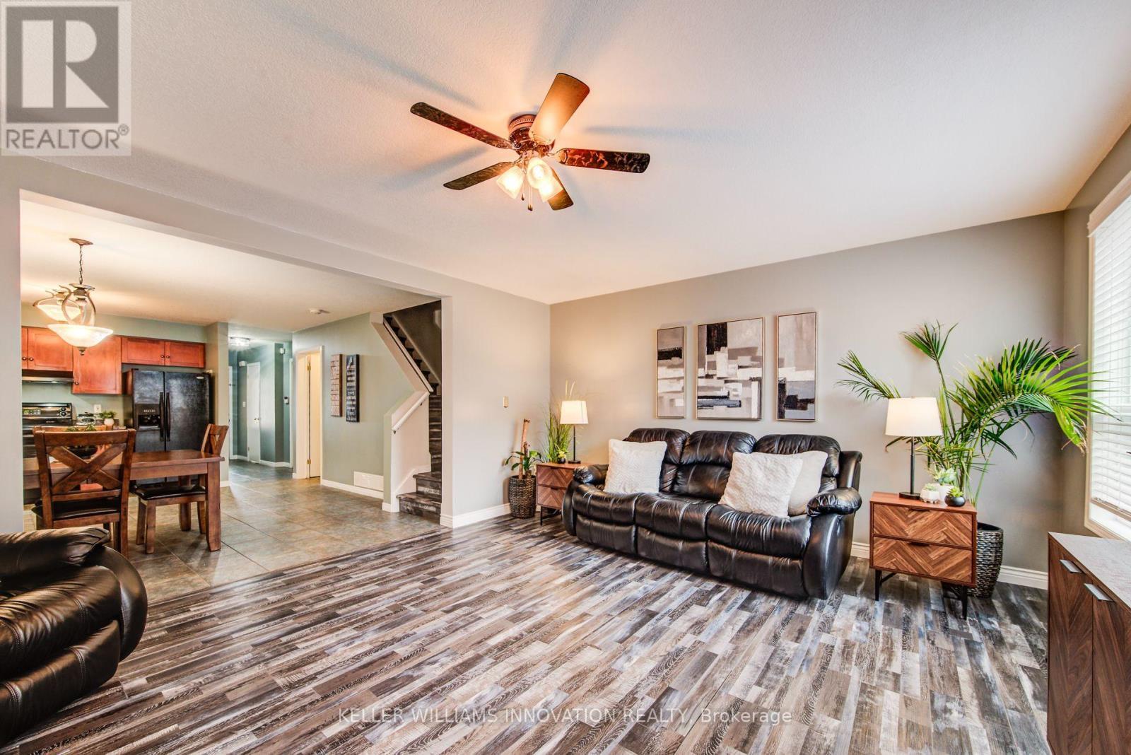 29 Chester Drive, Cambridge, ON - Indoor Photo Showing Living Room